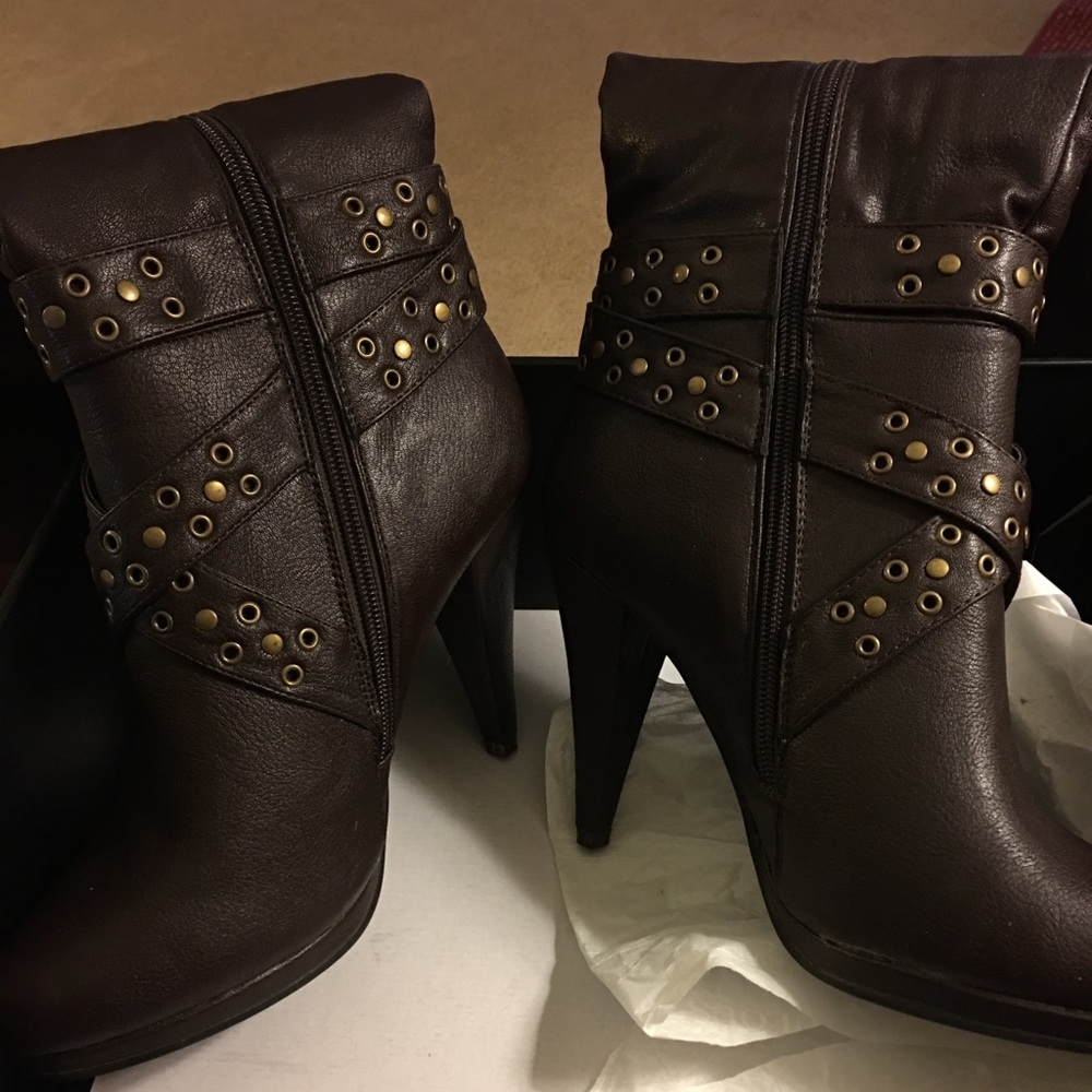High heel brown boots that go up the calf